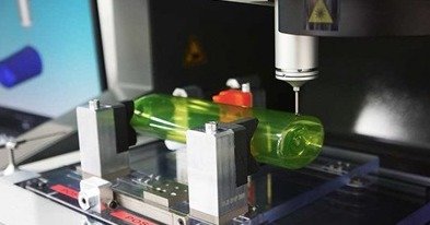Précision accrue et rapidité dans les contrôles dimensionnels de flacons et capsules L’Oréal